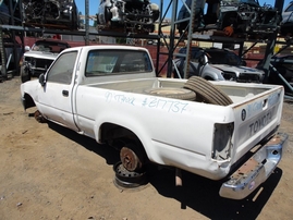 1990 TOYOTA TRUCK WHITE STD CAB 2.4L MT 2WD Z17737
